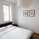 Castle Lakes - Aparthotel Legnica