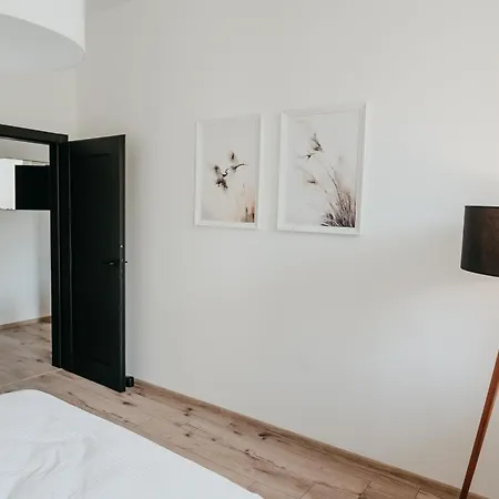 Aparthotel Castle Lakes -