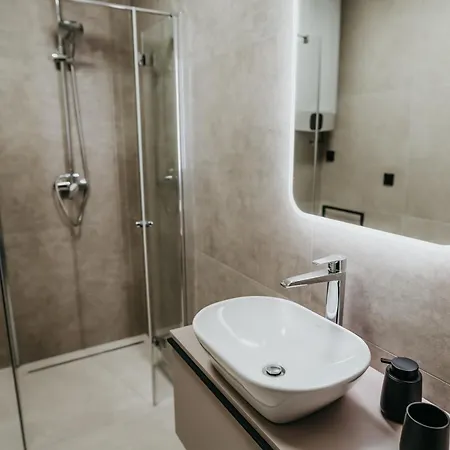 Hotel apartamentowy Castle Lakes - 3*