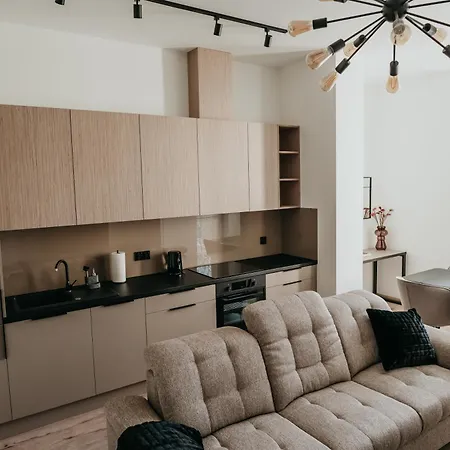 Castle Lakes - Апарт-отель Легница