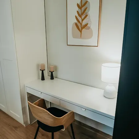 Castle Lakes - Апарт-отель Легница