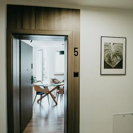 Castle Lakes - Апарт-отель Легница