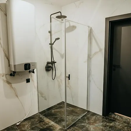 Castle Lakes - Апарт-отель Легница