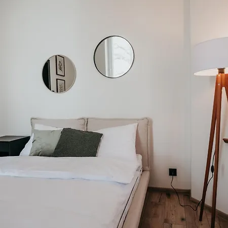 Aparthotel Castle Lakes - *