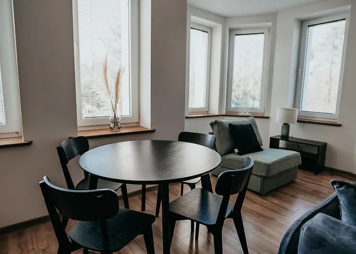 Castle Lakes - Aparthotel Legnica