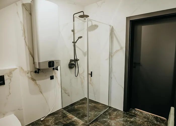 Castle Lakes - Aparthotel Legnica